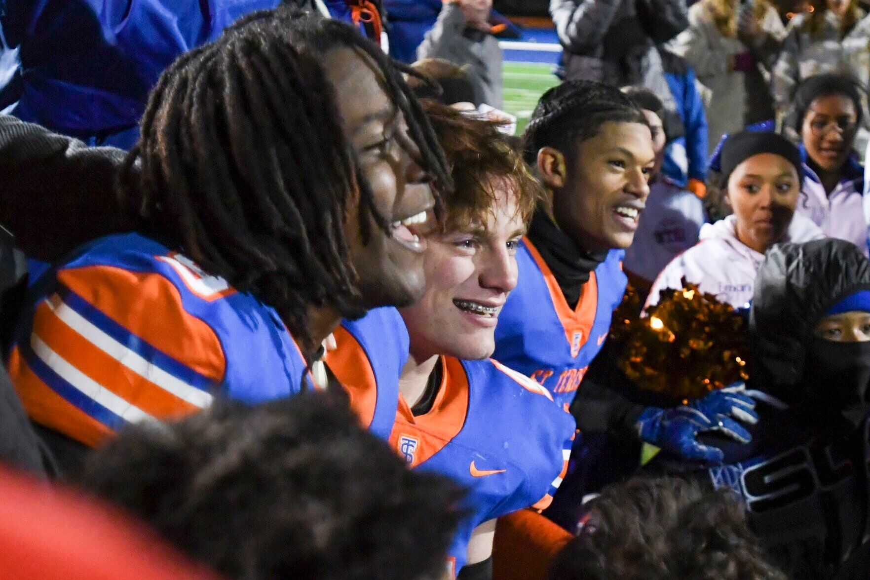 112022-dec-spt-st-teresa-football-gallery_09.JPG
